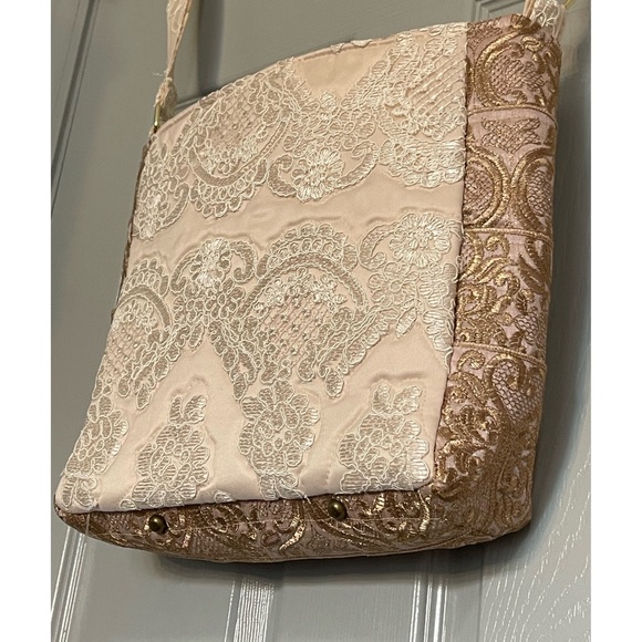 Hand Crafted Boho and Lace Neutral Colors Crossbody Purse NEW - Picture 2 of 10